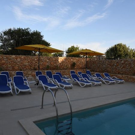 Wileg 4A Luxury Studio Apartment With Shared Swimming Pool. Qala Bagian luar foto