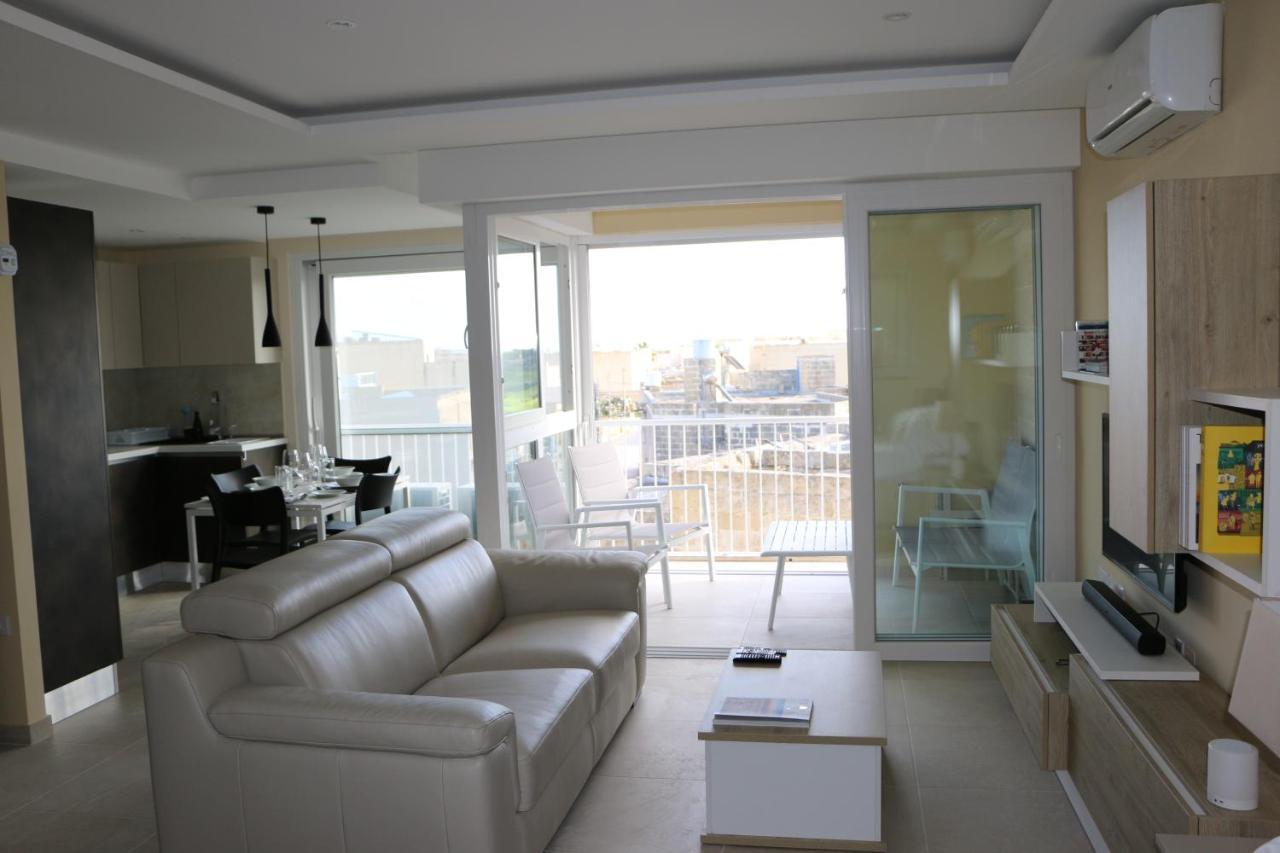 Wileg 4A Luxury Studio Apartment With Shared Swimming Pool. Qala Bagian luar foto